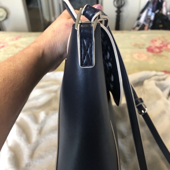 Vera Bradley navy crossbody - Picture 4 of 7